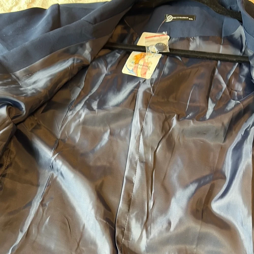 Classic Navy Women's Blazer - Picture 6 of 8